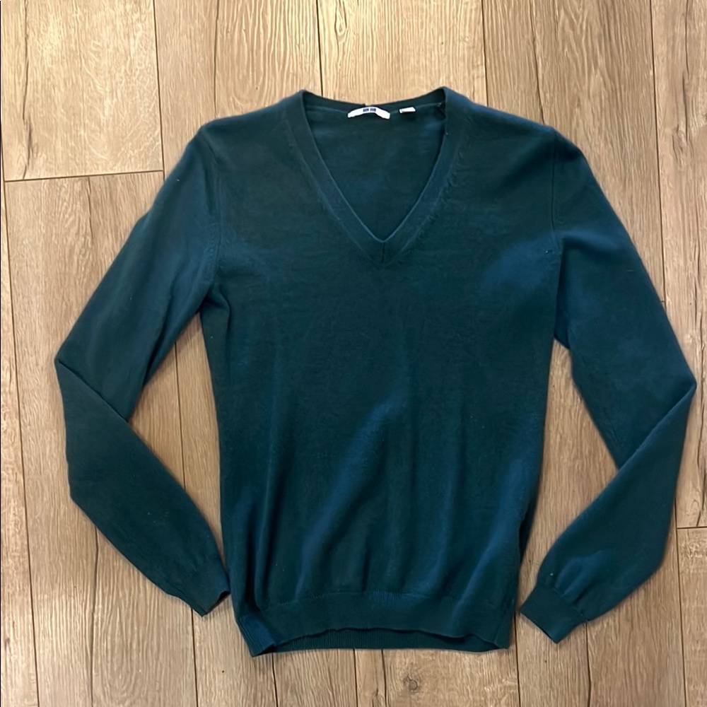 Uniqlo Green V-Neck Sweater 100% Cashmere
